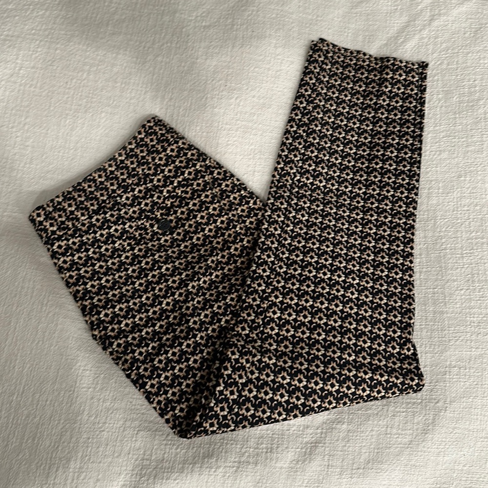 Black and beige printed ankle pants